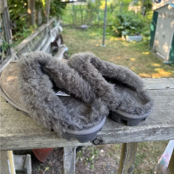 slippers - Picture 2 of 9